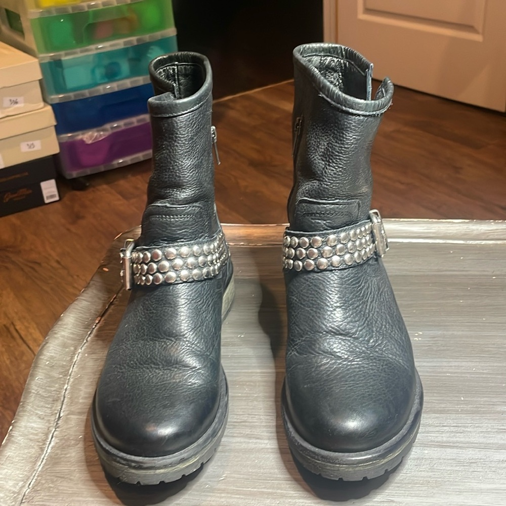 Steve Madden Moto boots studded with side zip size 8.5 black leather 🖤